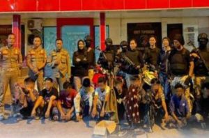 Polres Metro Amankan 14 Remaja dengan Sarung dan Ikat Pinggang Besi