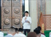 Pj Bupati Marindo Kurniawan dan Jajaran Pemkab Pringsewu Laksanakan Sholat Idul Fitri 1445 H di Islamic Center