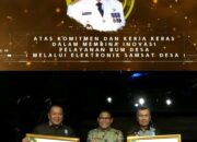 Berkomitmen Membina Inovasi Pelayanan BUMDes Melalui E-Samdes, Gubernur Arinal Djunaidi Terima Penghargaan Abdi Ekonomi Desa