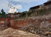 Di Duga Pengerukan Tanah Ilegal Di Batu Putu Membuat Rumah Warga Terancam Ambruk