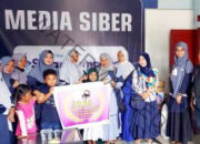 Srikandi UP ZIS Srimenanti Salurkan Bantuan Untuk Korban Kebakaran Bedeng Arab