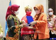 Bupati Winarti Raih Penghargaan Perempuan Inspiratif Inisiator Program BMW Oleh IKWI Lampung 