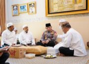Takziah ke Rumah Duka Habib Zen Bin Umar, Kapolri: Beliau Saya Anggap Ayah Sendiri