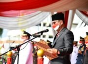 Ketua DPRD Lampung Mingrum Gumay Membacakan Teks Proklamasi Pada HUT Kemerdekaan RI Ke-77