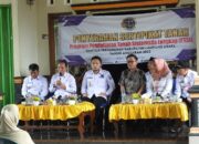 Serahkan SHM Secara Simbolis, Wabup Ardian Saputra Menyebutkan Program PTSL Langkah Membantu Masyarakat Mendapat Kepastian Hukum Pemilikan Tanah