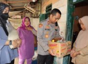 Jumat Berkah, Kapolres Metro Salurkan Bansos Kepada Masyarakat Yang Membutuhkan