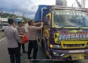 Berbagi Berkah Ramadan, Polres Way Kanan Bagi – Bagi Takjil Gratis di Jalinsum