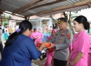 Door To Door, Kapolresta Bandar Lampung Bersama Ketua Bhayangkari Cabang Kota Bandar Lampung Bagikan Nasi Kotak Berbuka Puasa