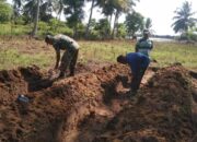 Babinsa Untung Nurjoko, Bantu Petani Cabe Garap Lahan Pertanian 