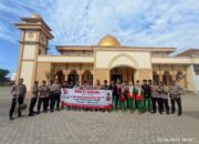 Sambut HUT Bhayangkara, Polsek Tumijajar Gelar Baksos Membersihkan Tempat Ibadah