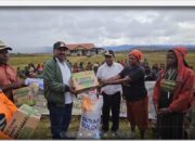 Kapolri Salurkan 264,7 Ton Beras dan 1.500 Sembako untuk Warga Papua yang Terdampak Kekeringan