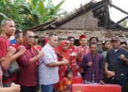 Bupati Lampung Selatan Berikan Bantuan Bedah Rumah Bagi Masyarakat Korban Kebakaran di Desa Mekar Sari