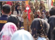 Turnamen Voli dan Badminton Karang Taruna Balam Dibuka Langsung Eva Dwiana