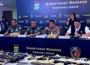 Tim Gabungan Satgas Senjata Api Ilegal Polda Metro Jaya bersama Puspom TNI AD Bongkar Praktik Penjualan Senpi Ilegal