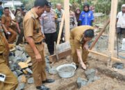 Wakil Bupati Lampung Utara Hadiri Peletakan Batu Pertama Bantuan Pembangunan Bedah Rumah di Kecamatan Abung Timur