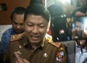 Usai Diperiksa 10 Jam Oleh Kejari Terkait Dugaan Korupsi Pelayanan Konsultasi Konstruksi Rp. 1,2 Milyar, Kepala Inspektorat M. Erwin Keluar Dengan Muka Pucat