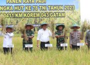 Bupati Musa Ahmad Dampingi Wakil Presiden RI Hadiri Panen Raya Dalam Gerakan Nasional Ketahanan Pangan Jajaran TNI 2023