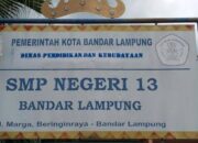 Surat Keputusan Kepala SMPN 13 Bandar Lampung Memberhentikan Guru Tanpa Didasari Alasan Yang Jelas Harus Dibatalkan.