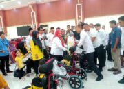 Penyerahan Bantuan Oleh Walikota Bandarlampung Berupa Kursi Roda Dan Beras Kepada Anak Penyandang Disabilitas Di Aula Gedung Semergou