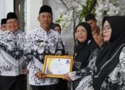 HUT PGRI Ke-78, Pemkab OKI Beri Apresiasi Kepada Guru Berprestasi.