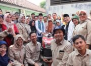 Pemkab Bekasi Serahkan Bantuan 52 Unit Pompa Air kepada Petani