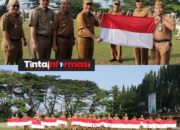 Pj. Bupati Tanggamus Menyerahkan Bendera Merah Putih Kepada 20 Camat 