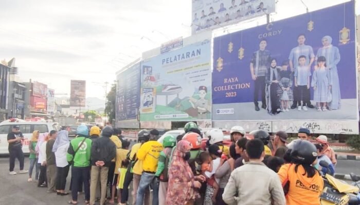 Forum Backstagers Indonesia (FBI ) Berbagi Ribuan Takjil Serentak Se Indonesia Di Bulan Ramadhan