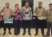 Aswarodi Kadis Sosial Provinsi Lampung Berikan Bantuan HT Dan Perlengkapan Kerja