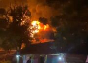 Gudang BBM Ilegal Diduga Milik Oknum Polisi di Campang Raya Terbakar