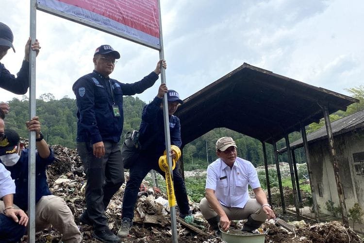 TPA Bakung Disegel Didepan Mata Eva