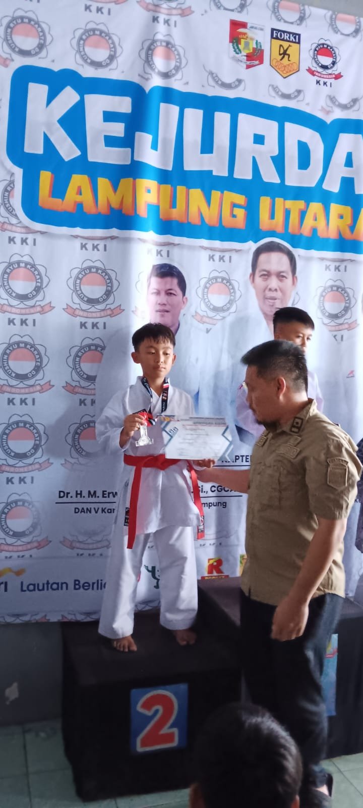 Arsaka, Siswa SD Al-Kautsar Raih Medali Perak Kejurda Karate