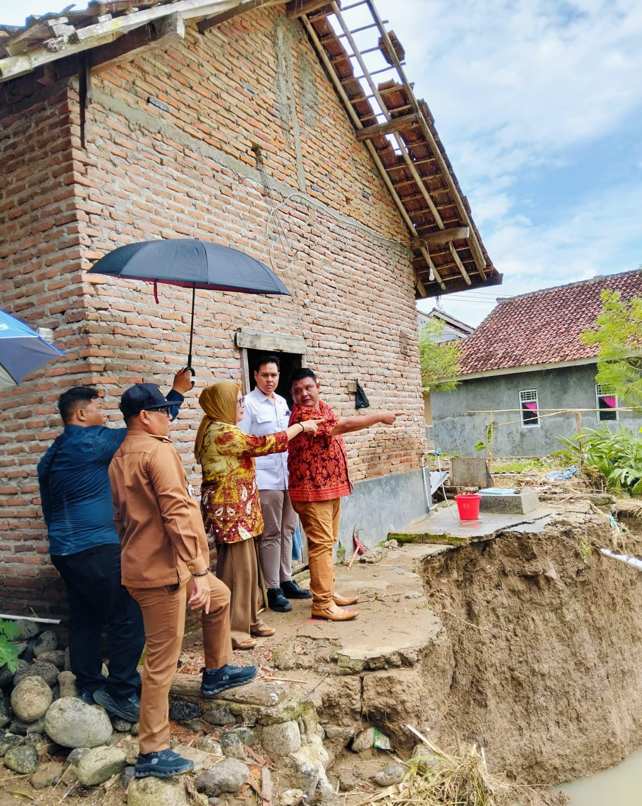 Anggota Dewan Gerindra Lampung Tinjau Lokasi Banjir di Desa Umbul Limus dan Serahkan Bantuan Kepada Warga Terdampak