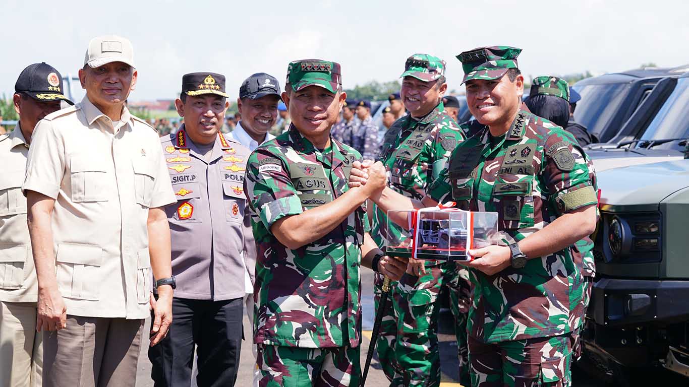 Panglima TNI Terima 650 Unit Ransus Maung, Menhan: Demi Kedaulatan NKRI