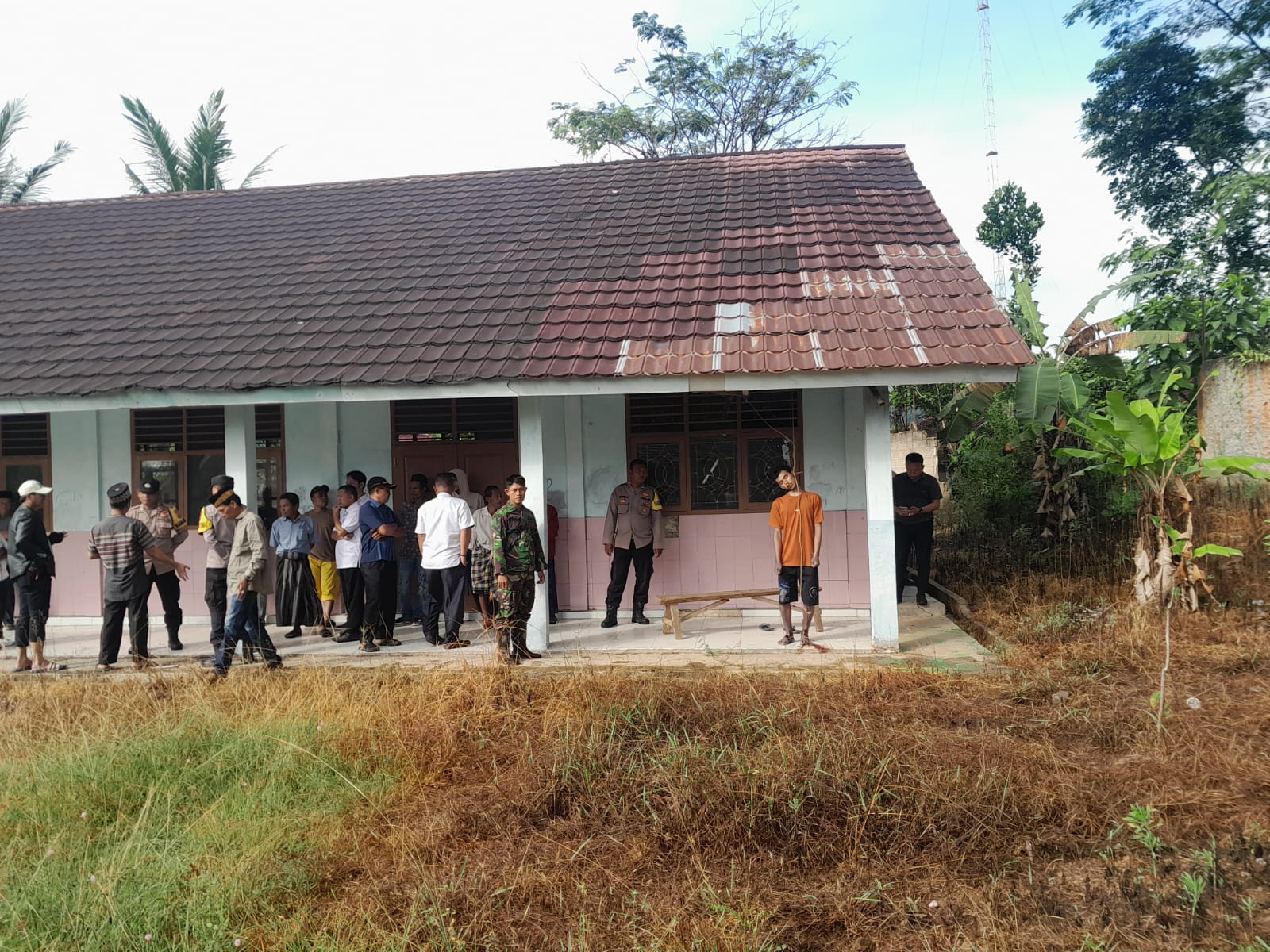 Diduga Gantung Diri, Penemuan Mayat SF Hebohkan Warga Sukamara, Tanggamus