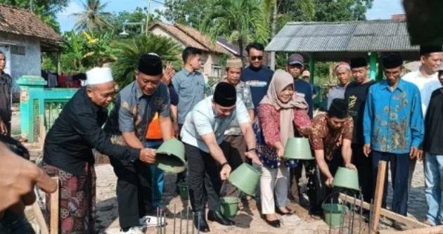 Syamsul Dampingi Wabup Hadiri Peletakan Batu Pertama Pembangunan Gapura Masjid Nurul Mukminin