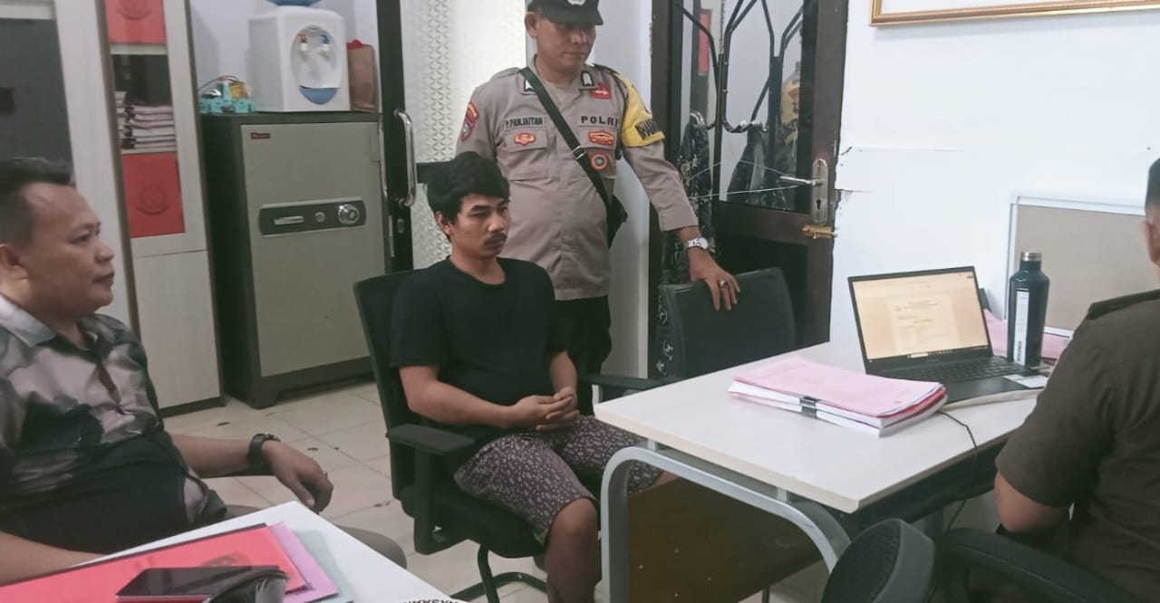 Polsek Pugung Limpahkan Tersangka Pencurian HP ke Cabjari Tanggamus di Talang Padang