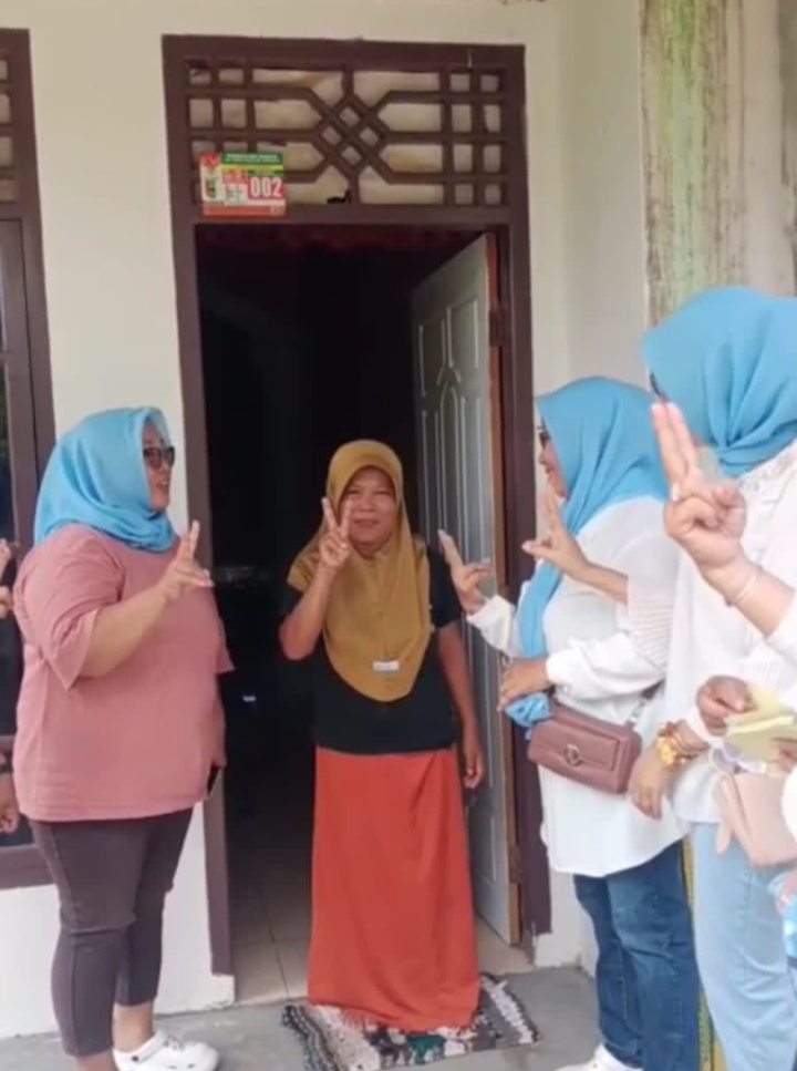 Emak-Emak Nanda Lovers Tak Kenal Lelah Berjuang Menangkan Palon No. 2 Nanda-Anton