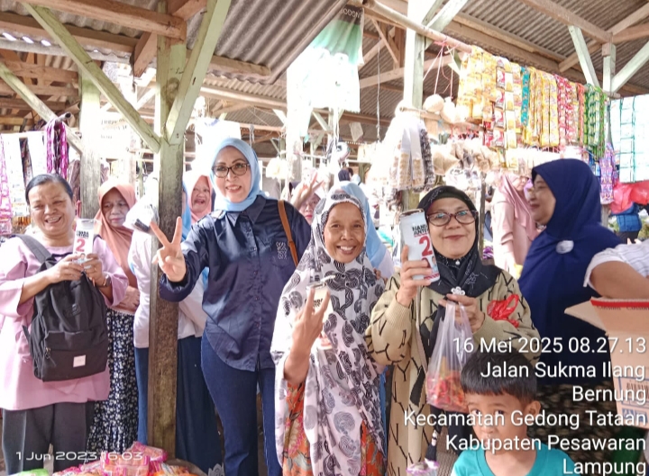 Terus Bergerak, Emak-Emak Nanda Lovers Ajak Warga Coblos Paslon No.2 Nanda-Anton