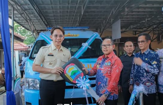 Optimalisasi Pendapatan Daerah, Pemkab Lampung Selatan Hibahkan Mobil Samsat Keliling ke Pemprov Lampung