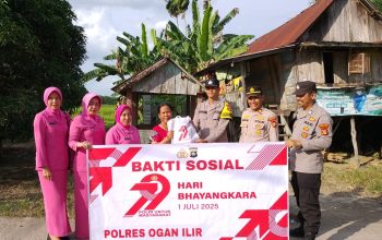 HUT Bhayangkara ke-79, Polsek Rantau Alai Gelar Bakti Sosial Bagikan 20 Paket Sembako Untuk Masyarakat
