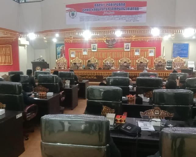 DPRD Lamsel Gelar Rapat Paripurna Dalam Rangka Pengambilan RANPERDA Tentang RPJMD Tahun 2025-2029
