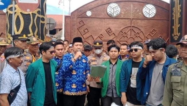 Ribuan Warga Bandar Mataram Lamteng Unjuk Rasa Tagih Janji Ardito