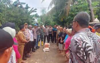 Polres Tanggamus Salurkan Bantuan Sosial untuk Warga Terdampak Banjir di Pekon Soponyono