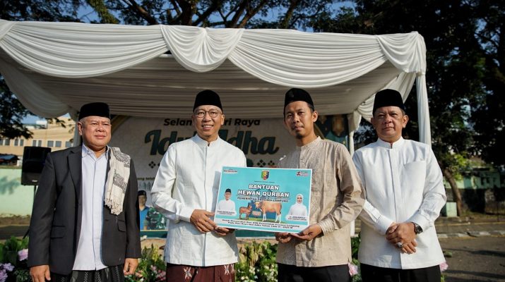 Gubernur Mirza Salat Idul Adha di Lapangan Saburai, Pemprov Lampung Salurkan 65 Ekor Sapi Kurban dan 16 Ekor Sapi Kurban dari Presiden Prabowo