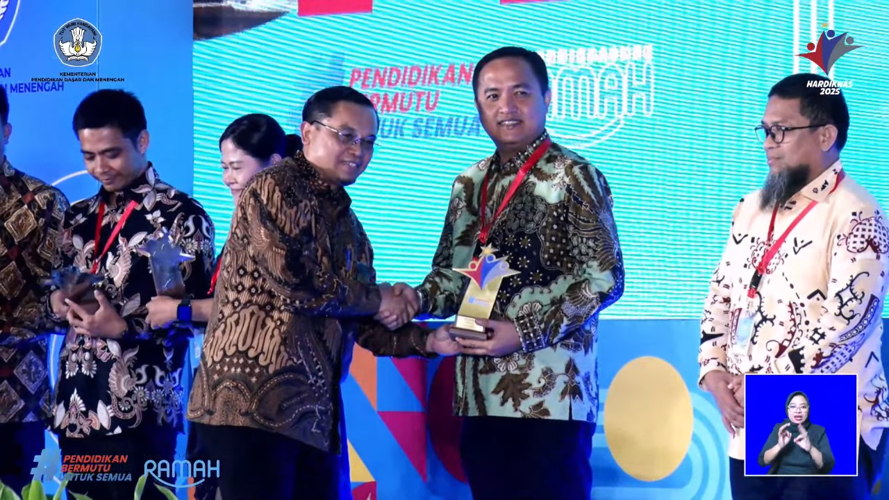 Malam Hardiknas, Lampung Terima Penghargaan PIP Terbaik I dan 3 Lomba Senam Anak Indonesia Hebat