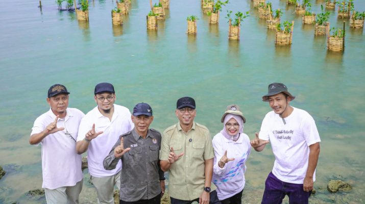 Gubernur Mirza Lakukan Penanaman Mangrove dan Pemasangan Appostrap di Pantai Pesisir Teluk Pandan, Pesawaran
