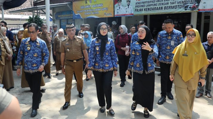 Pastikan Kelancaran Warga Bayar Pajak, Wagub Jihan Nurlela Tinjau Pelaksanaan Pemutihan Pajak Kendaraan Bermotor, BBNKB Tahun 2025 di Samsat Metro dan Lampung Timur