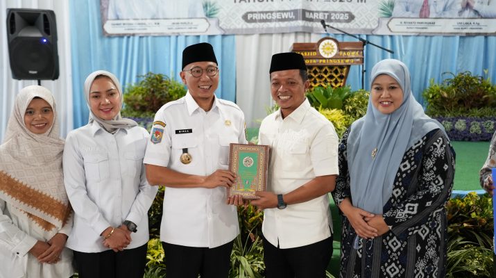 Safari Ramadan di Pringsewu Berikan Berbagai Bantuan, Gubernur Rahmat Mirzani Perkuat Sinergi Membangun Daerah