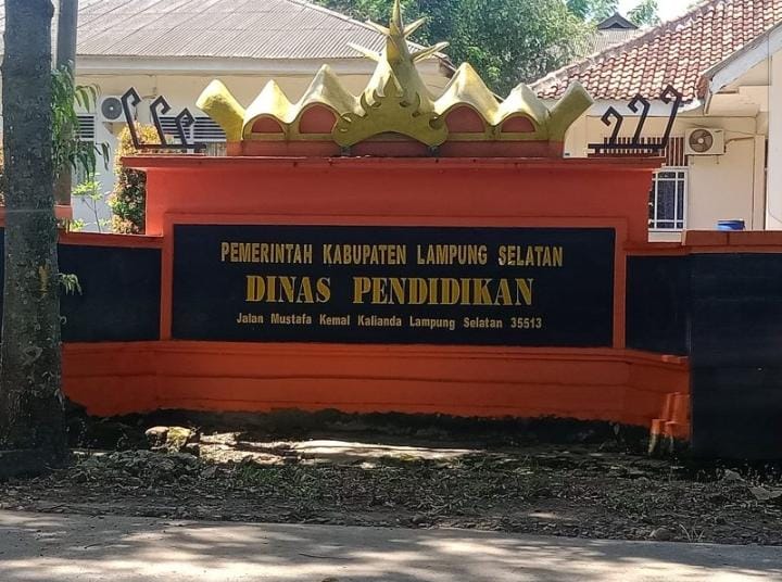 Diduga Sarat Penyimpangan Anggaran Proyek Jamban Milik Dinas Pendidikan Lampung Selatan Jadi Gunjingan Elemen Masyarakat