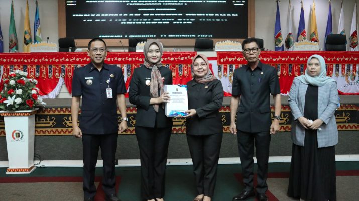 Pemprov Lampung Serahkan Dokumen Raperda Perubahan APBD Tahun Anggaran 2025 kepada DPRD Lampung
